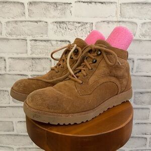 Women’s Ugg Bethany chestnut tan colored fur lined boots 8